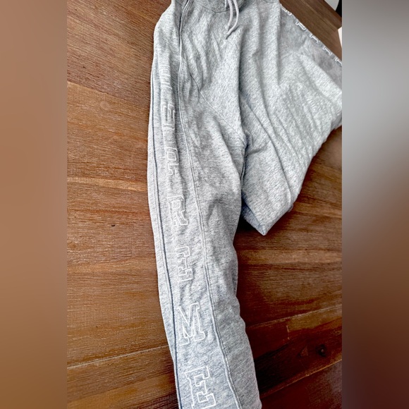 RARE Supreme Hoodie with Embroidered Logo Sleeves Size M - Picture 3 of 3